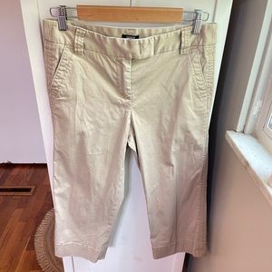J. Crew 98% Cotton Favorite Fit Khaki Capri Pant! Perfect condition. Size 4.